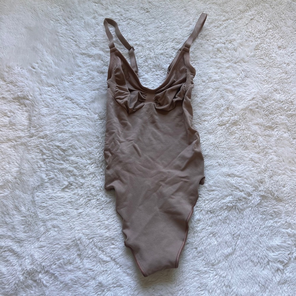 SKIMS Women's Fits Everybody Cami Bodysuit Neutral Brown Size Large NWOT